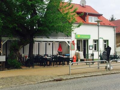 Bild vergr&ouml;&szlig;ern: Caf&eacute; Diadem Au&szlig;enansicht