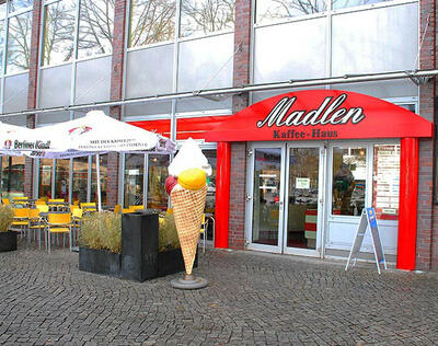Bild vergr&ouml;&szlig;ern: Kaffeehaus Madlen Au&szlig;enansicht