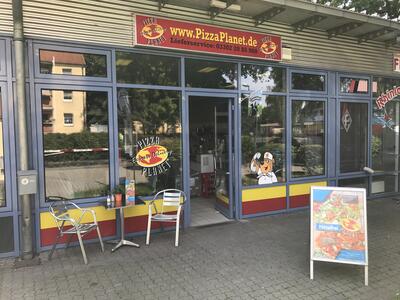 Bild vergr&ouml;&szlig;ern: Pizza Planet Au&szlig;enansicht