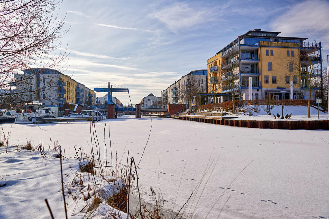 Bild vergrößern: Yachthafen Nieder Neuendorf im Winter in Hennigsdorf