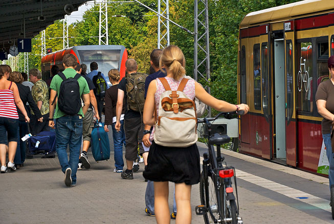 Bild vergrößern: Bahnsteig am Bahnhof in Hennigsdorf