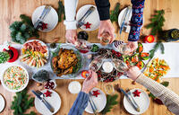 Bild vergrößern: Baked turkey. Christmas dinner. The Christmas table is served wi