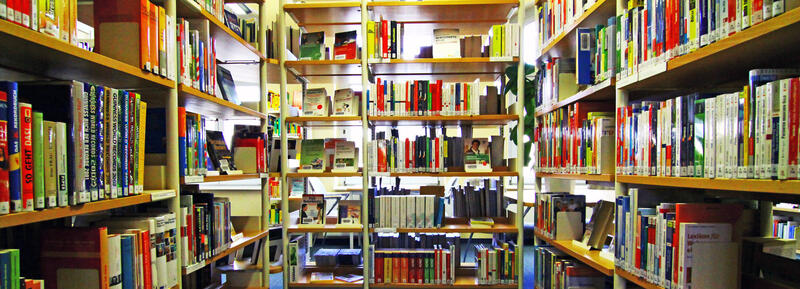 Bild vergrößern: Büchersammlung der Bibliothek Hennigsdorf