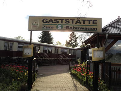 Bild vergr&ouml;&szlig;ern: Gastst&auml;tte zum S-Bahnwagen Eingangsbereich