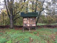 Bild vergrößern: Insektenhotel am Bienenlehrpfad in Nieder Neuendorf aus dem Bürgerhaushalt 2019