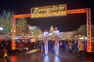 Bild vergrößern: Lichterglanz beim Hennigsdorfer Weihnachtsmarkt