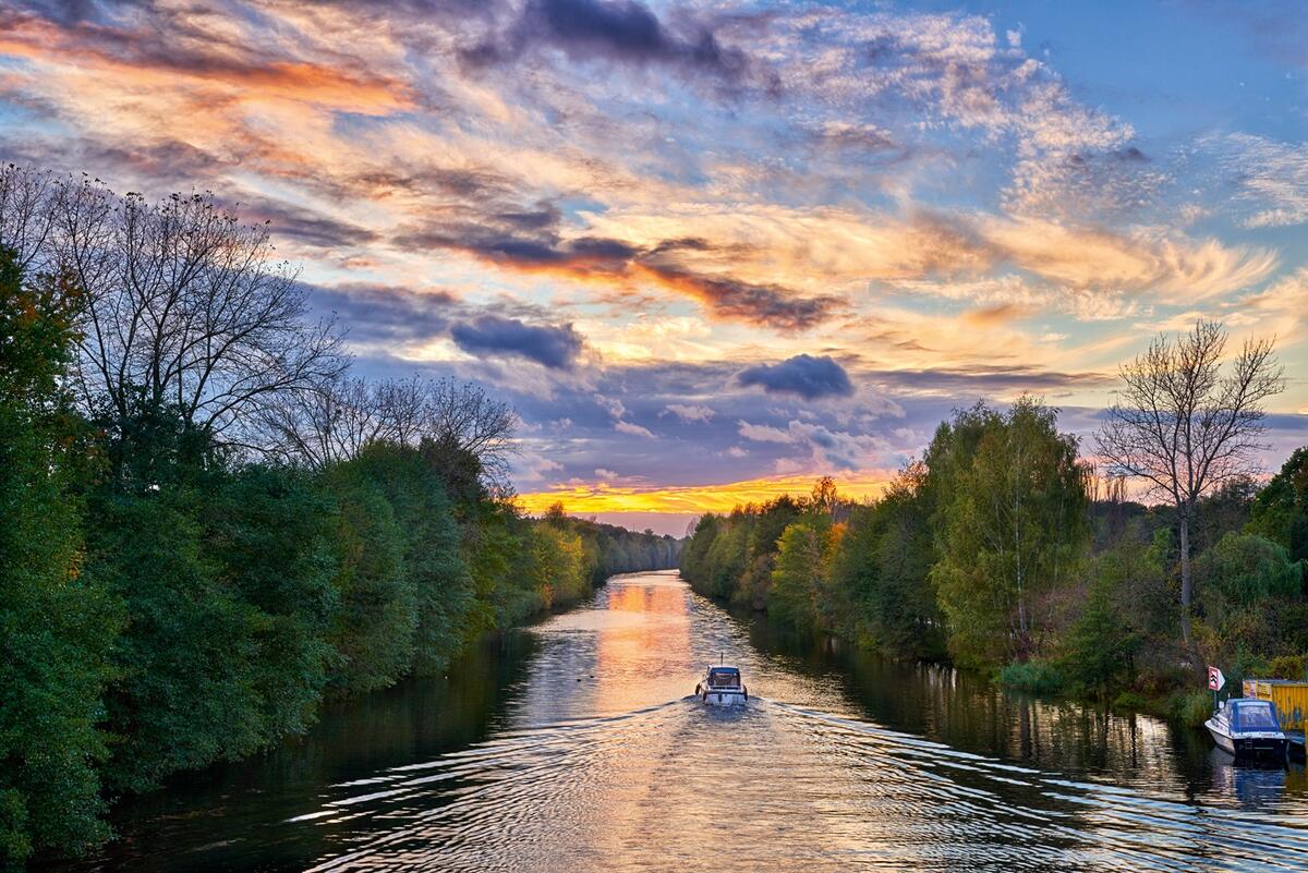 Bild vergrößern: Havelkanal in Hennigsdorf im schönen Abendlicht