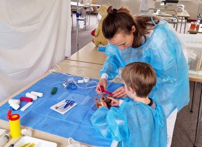 Bild vergr&ouml;&szlig;ern: Oberhavel Kliniken_Teddyb&auml;renklinik_OP - Foto OHV Kliniken