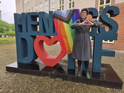 Bild vergr&ouml;&szlig;ern: Regenbogenfahne Hdf 2026
