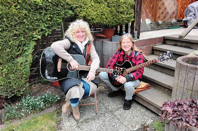 Bild vergr&ouml;&szlig;ern: Hennigsdorf F&ecirc;te de la Musique 2026 - Ditha & Piwi - Foto privat