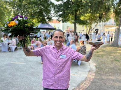 Bild vergr&ouml;&szlig;ern: 25062026 - Stadtpreis 2026 - Freude bei Ricardo Kupka, Jugendtrainer FC 98 - Foto Andrea Linne