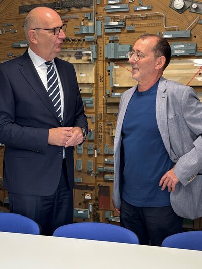 Bild vergr&ouml;&szlig;ern: 01072026 - Dietmar Woidke (l.), und Vereinsvors. Klaus H&ouml;ckel - Foto Andrea Linne