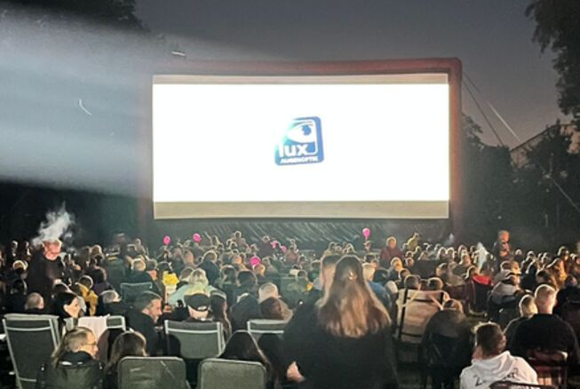 Bild vergr&ouml;&szlig;ern: Kino lux Augenoptik im Hof B&uuml;rgerhaus