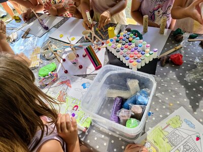 Bild vergr&ouml;&szlig;ern: 30072026 Spielplatz Mitmachwerkstatt Basteln Nieder Neuendorf (Foto Alexander Dieck)