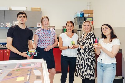 Bild vergr&ouml;&szlig;ern: Philip Haltermann (MINT-Werkstatt), Katriin Haltermann (MINTinside), Linda Rosche (Vonovia), Jaqueline Vodran-Schmidt (Vonovia) , Nur Hilal K&uuml;&ccedil;&uuml;kekmekci (MINT-Werkstatt) - August 2026 - Foto Vonovia