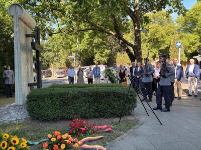 Bild vergr&ouml;&szlig;ern: 13082026 - 65 Jahre Mauerbau Edelhofdamm Gedenken - Foto Andrea Linne