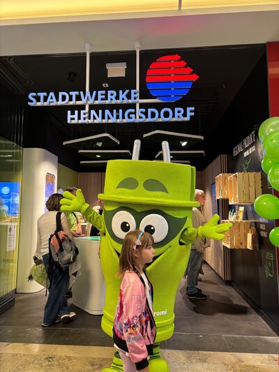 Bild vergr&ouml;&szlig;ern: 19092026 - Neuer Shop Er&ouml;ffnung Stadtwerke Hennigsdorf - Foto Andrea Linne