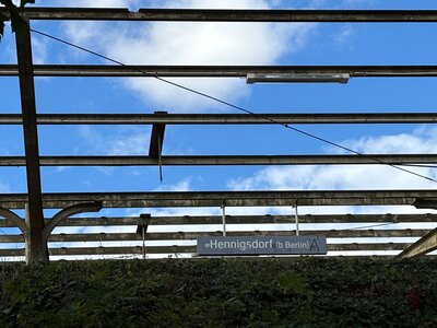 Bild vergr&ouml;&szlig;ern: 09092026 - Bahnhof Hennigsdorf mit Durchblick - Foto Andrea Linne